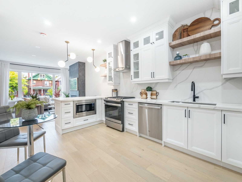 36 Humberside Ave, Toronto, M6P 1J7 | Image 2