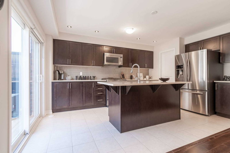 409 Switchgrass St, Oakville, L6M4M2 | Image 3