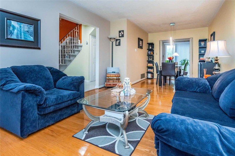 783 Dodsworth Cres, Mississauga, L4Y2H8 | Image 2