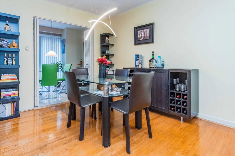 783 Dodsworth Cres, Mississauga, L4Y2H8 | Image 3