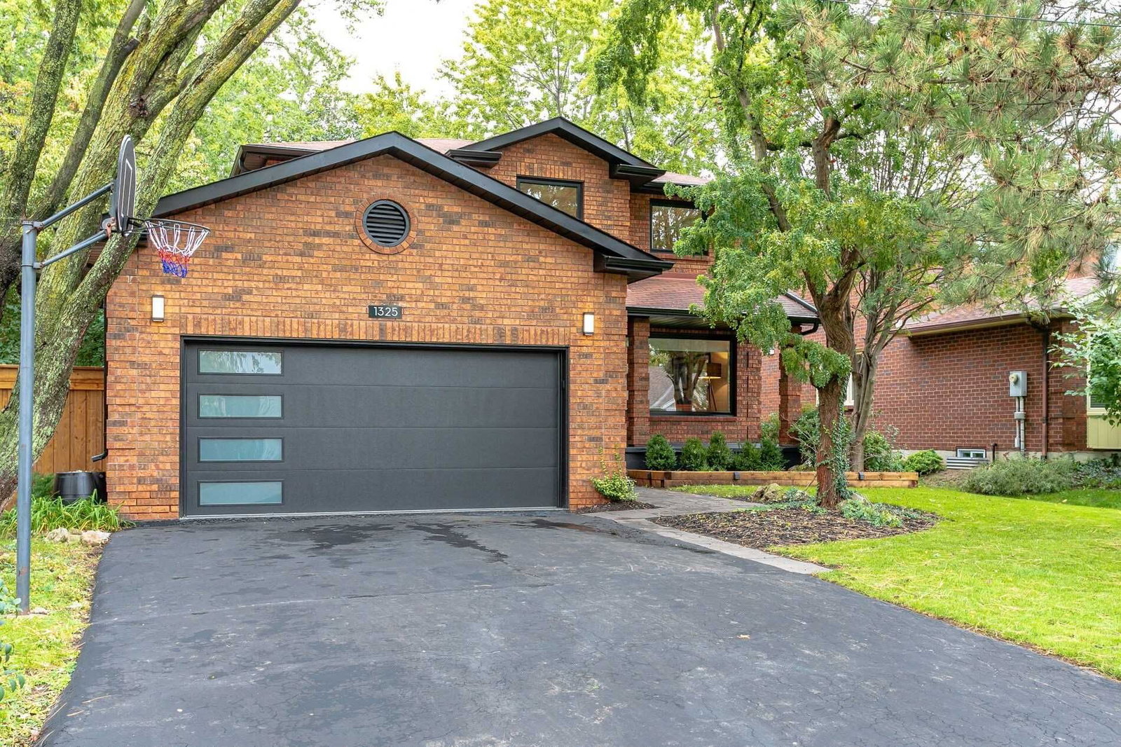 Detached House sold at 1325 Leighland Road, Burlington, Ontario, L7R 3S6 - Brant - MLS: W5414705