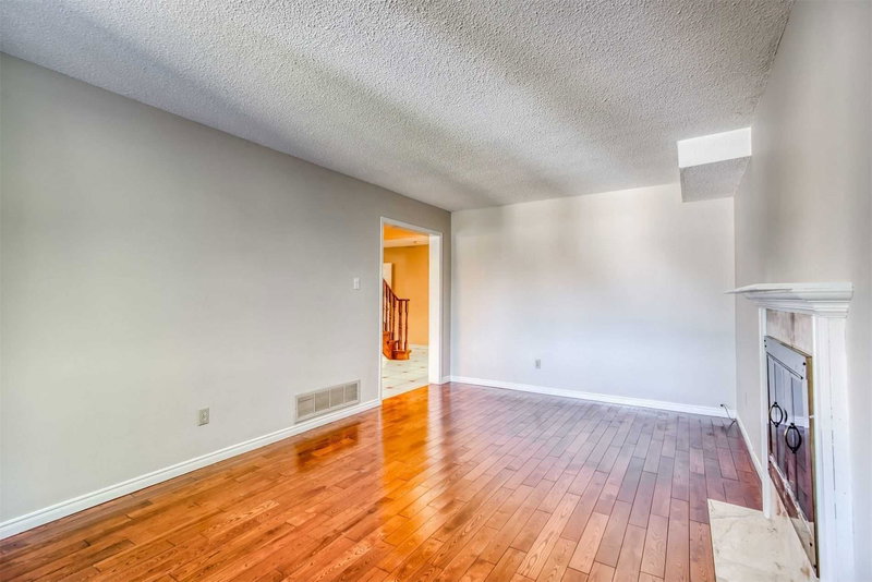 257 Huntington Ridge Dr, Mississauga, L5R1S3 | Image 3