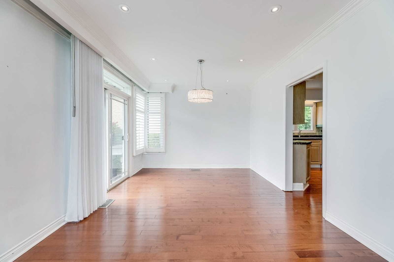 2181 Courtland Dr, Burlington, L7R1S2 | Image 2