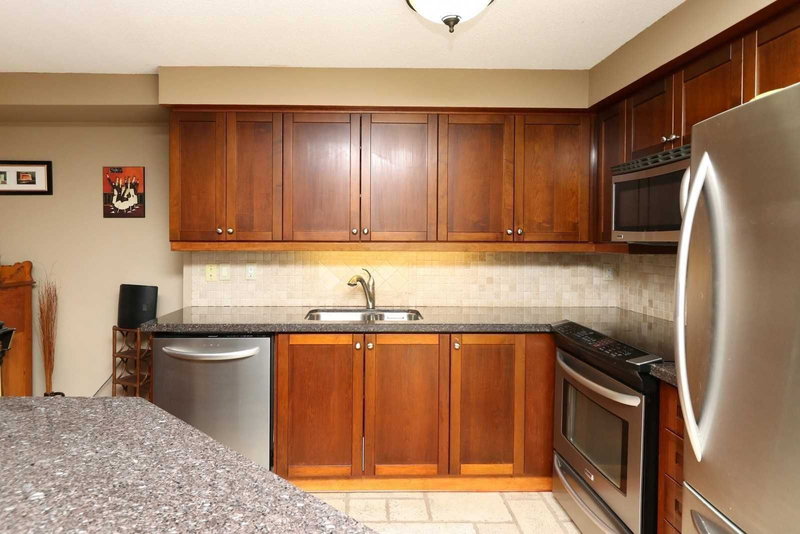 619 - 1000 Cedarglen Gate, Mississauga, L5C 3Z5 | Image 2