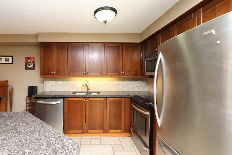 619 - 1000 Cedarglen Gate, Mississauga, L5C 3Z5 | Image 3