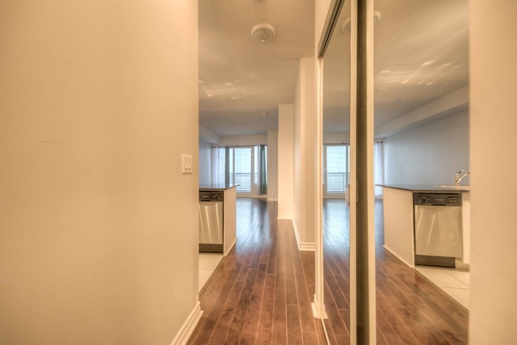 Condo leased at 2404-385 Prince Of Wales Drive, Mississauga, City Centre, L5B0C6 - MLS: W5420236