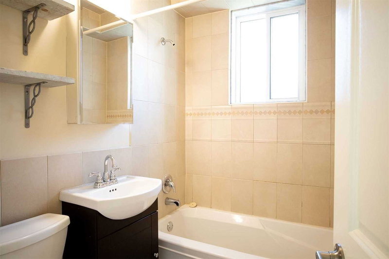 1 - 322 Lakeshore Rd W, Mississauga, L5H1G8 | Image 3