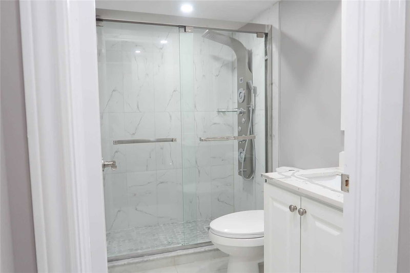 8 Nightland Crt, Brampton, L6Y5V3 | Image 2