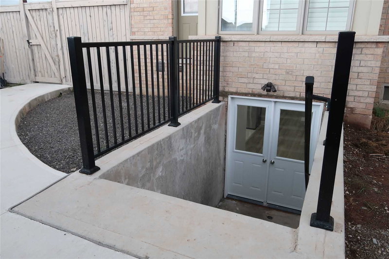 8 Nightland Crt, Brampton, L6Y5V3 | Image 3