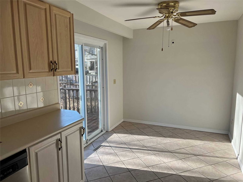 2220 Springfield Crt, Mississauga, L5K1V2 | Image 2