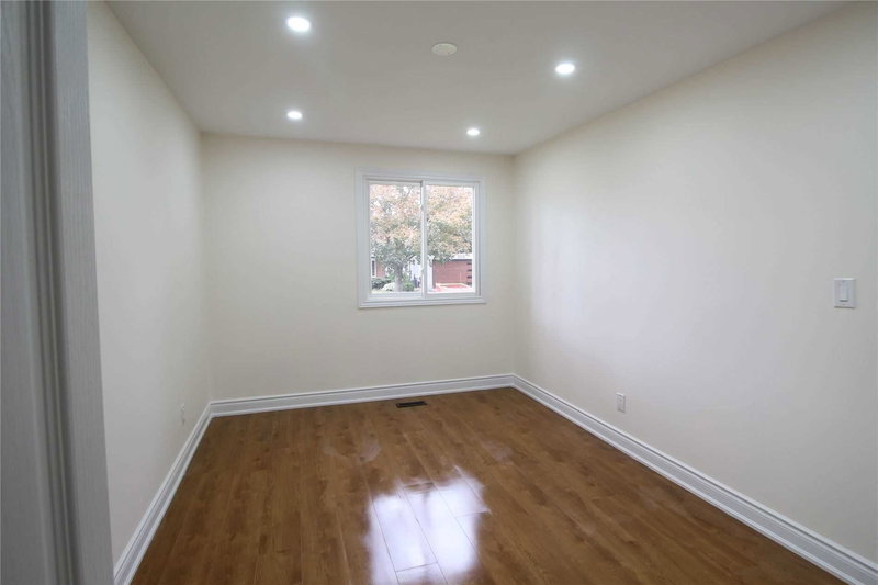 3118 Victoria St, Oakville, L6L1K2 | Image 2