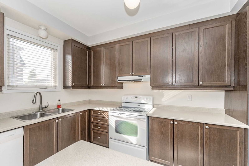 2041 Fiddlers Way, Oakville, L6M0M4 | Image 3