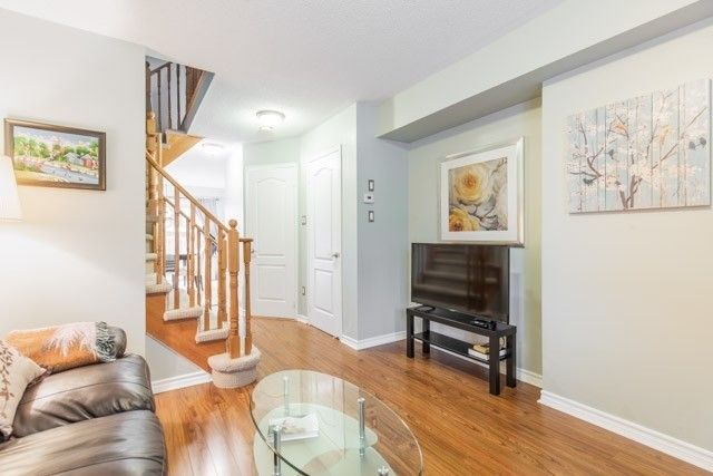 2259 Seton Cres, Burlington, L7L 6Y4 | Image 2