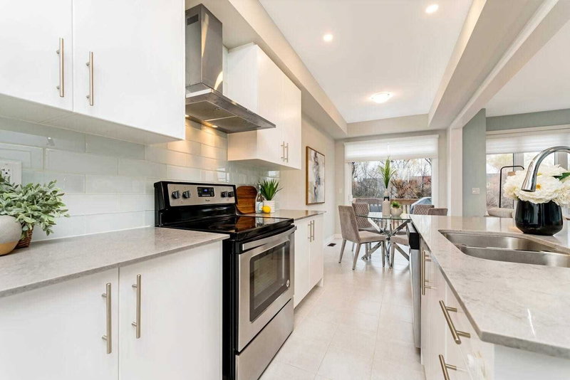 755 Elsley Crt, Milton, L9T 9J6 | Image 3