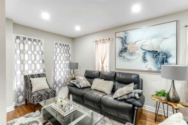 62 Pauline Cres, Brampton, L7A 2V6 | Image 2