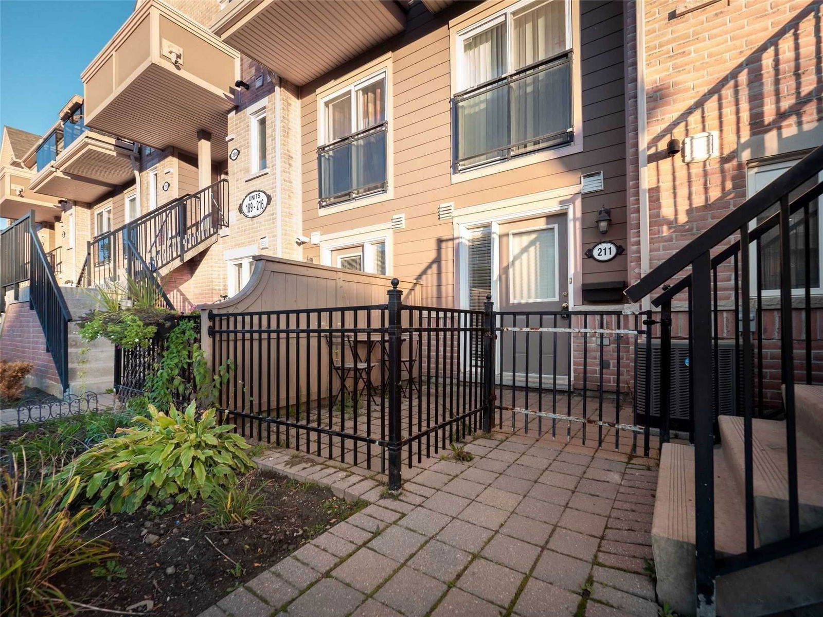 Townhouse leased at 211-4975 Southampton Drive, Mississauga, Churchill Meadows, L5M8C5 - MLS: W5443400