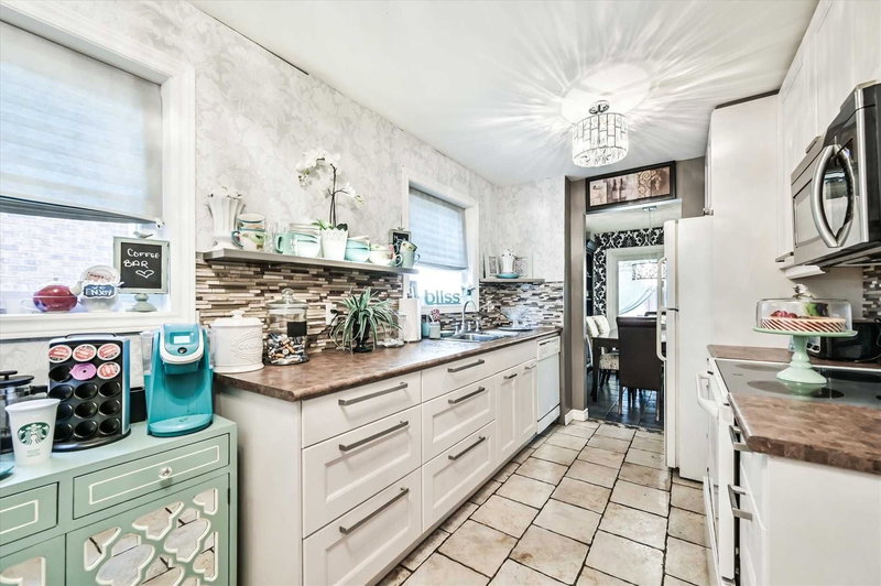 39 Barrington Cres, Brampton, L6Z1N2 | Image 2