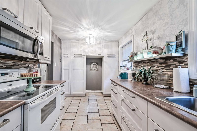 39 Barrington Cres, Brampton, L6Z1N2 | Image 3