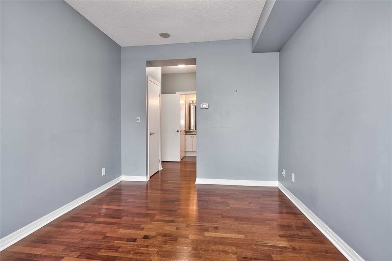 705 - 1359 Rathburn Rd E, Mississauga, L4W5P7 | Image 3