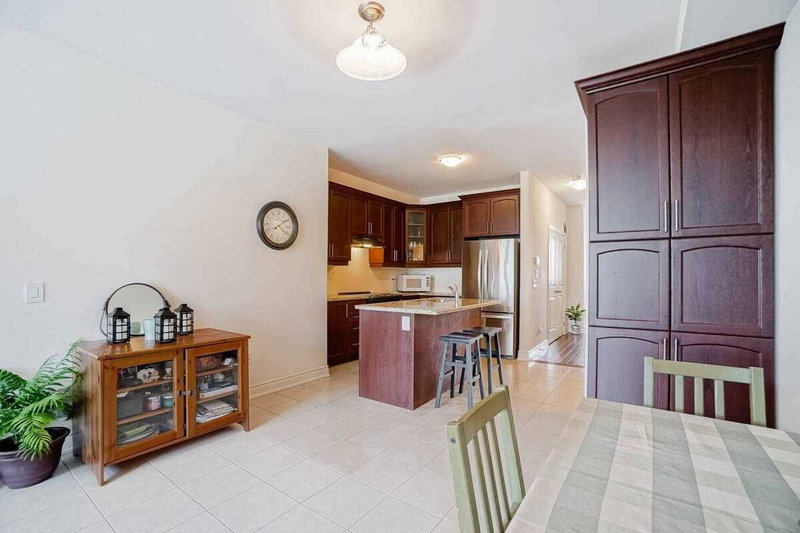 27 Hogan Manor Dr, Brampton, L7A 4V3 | Image 2