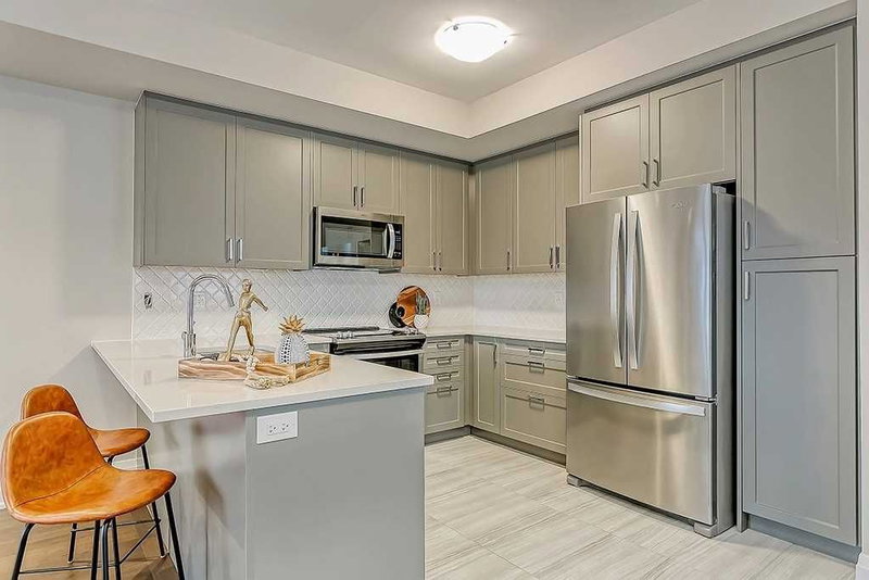 1264 Merton Rd, Oakville, L6M5M1 | Image 2