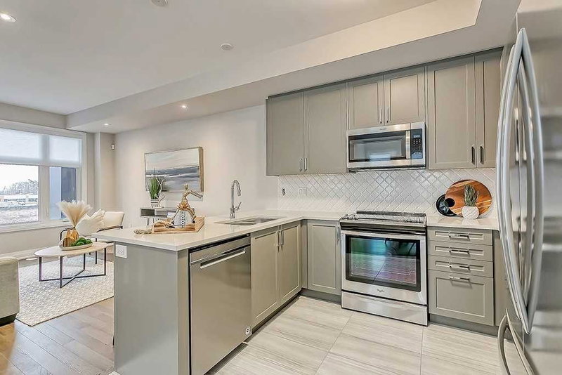 1264 Merton Rd, Oakville, L6M5M1 | Image 3