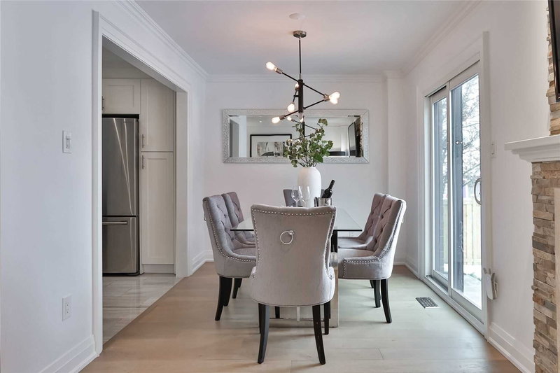 168 Kingsbridge Garden Circ, Mississauga, L5R1T5 | Image 2