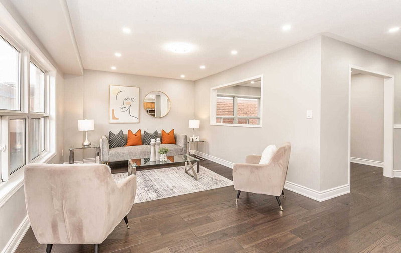 20 Edenvalley Rd, Brampton, L7A2M6 | Image 2