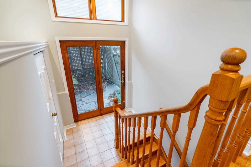 15 Benson Ave, Mississauga, L5H2P3 | Image 2