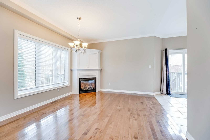 5218 Garland Cres, Burlington, L7L7L1 | Image 2