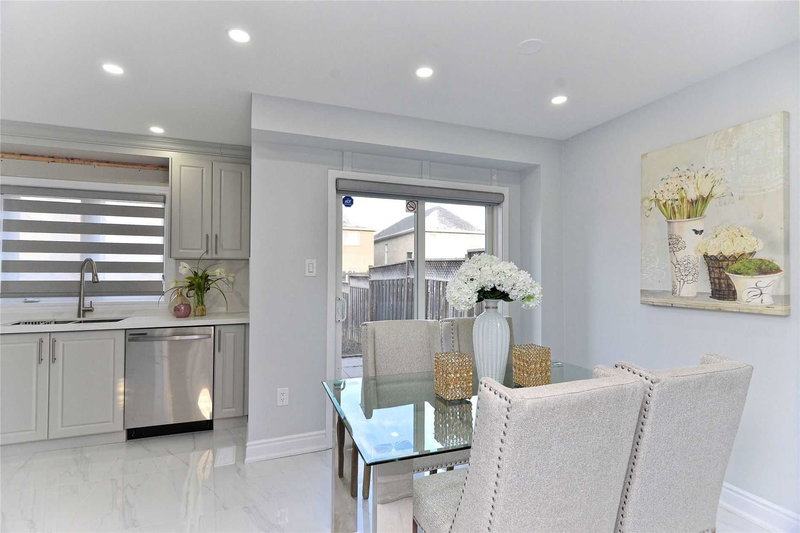 60 Culture Cres, Brampton, L6X5A2 | Image 2