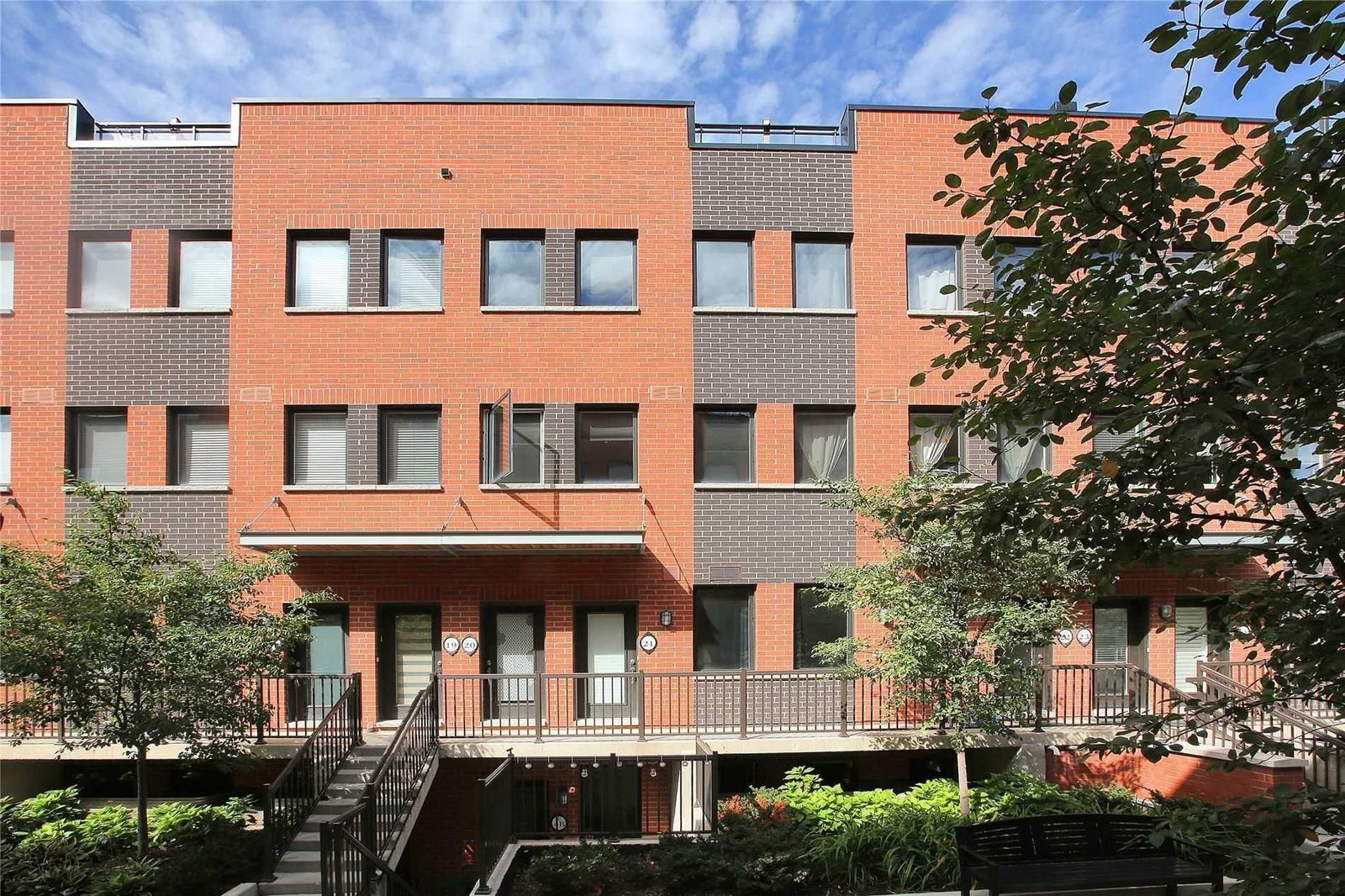 Townhouse sold at 21-867 Wilson Avenue, Toronto, Ontario, M3K1E6 - Downsview-Roding-CFB - MLS: W5450718