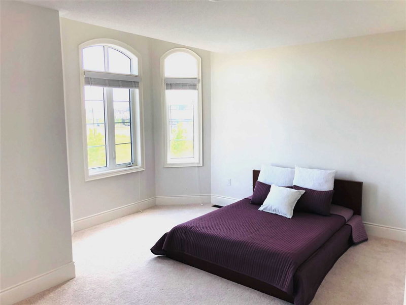 423 Threshing Mill Blvd, Oakville, L6L 0T4 | Image 3