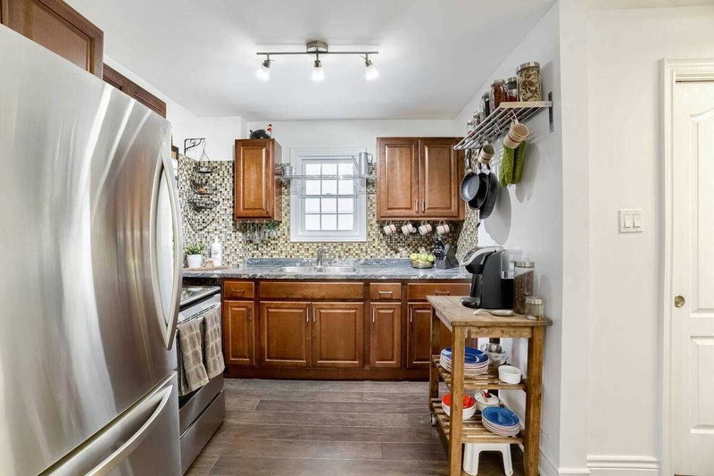 5 Acorn Ave, Toronto, M9B 3P7 | Image 2