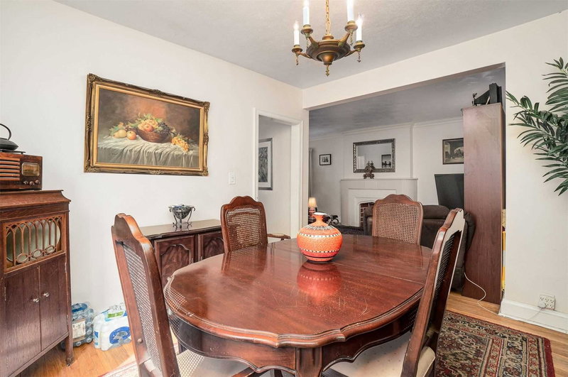 27 Inverleigh Dr, Toronto, M8Y3E4 | Image 2
