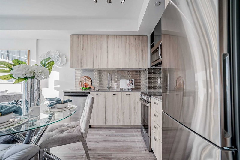 815 - 10 De Boers Dr, Toronto, M3J 0H1 | Image 3