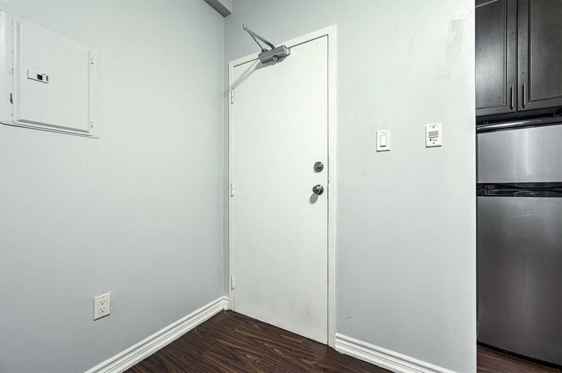 202 - 70 Melbourne Ave, Toronto, M6K1K7 | Image 2