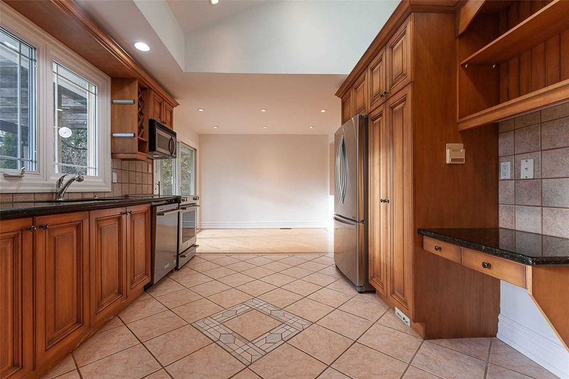 964 Parkland Ave, Mississauga, L5H3H1 | Image 3