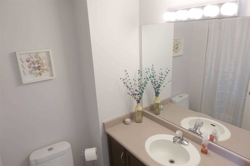 40 Chester St, Oakville, L6H6G8 | Image 2