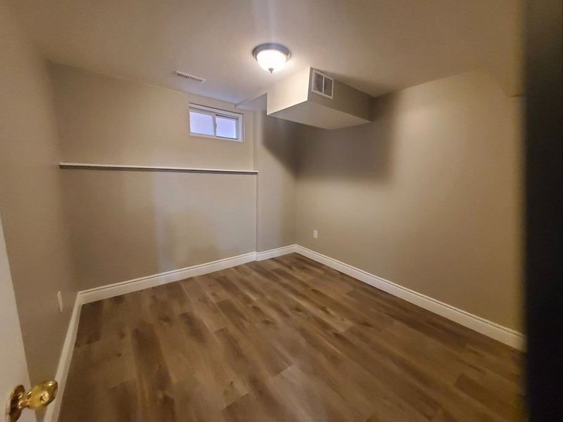 Bsmt - 3784 Forest Bluff Cres, Mississauga, L5N7T8 | Image 2