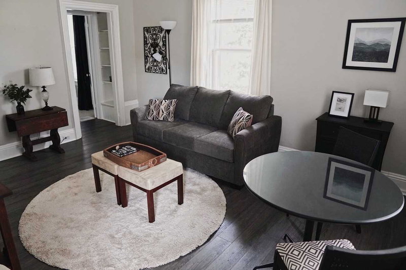 1 - 164 Trafalgar Rd, Oakville, L6J 3G6 | Image 2