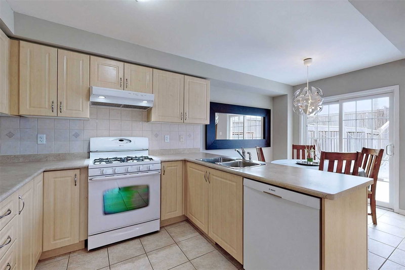 60 Bushmill Circ, Brampton, L7A0K8 | Image 3