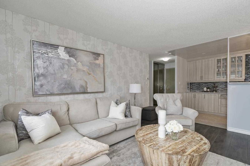 406 - 10 Dayspring Circ, Brampton, L6P1B9 | Image 2