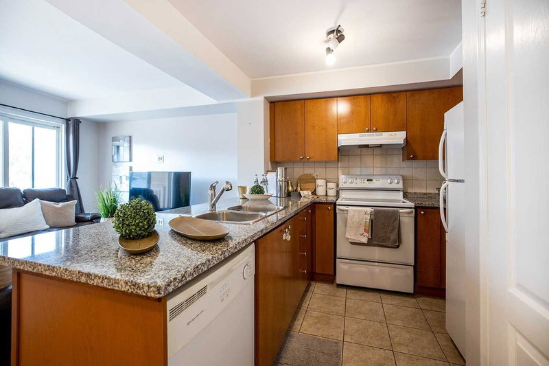 74 - 5050 Intrepid Dr, Mississauga, L5M0E5 | Image 2