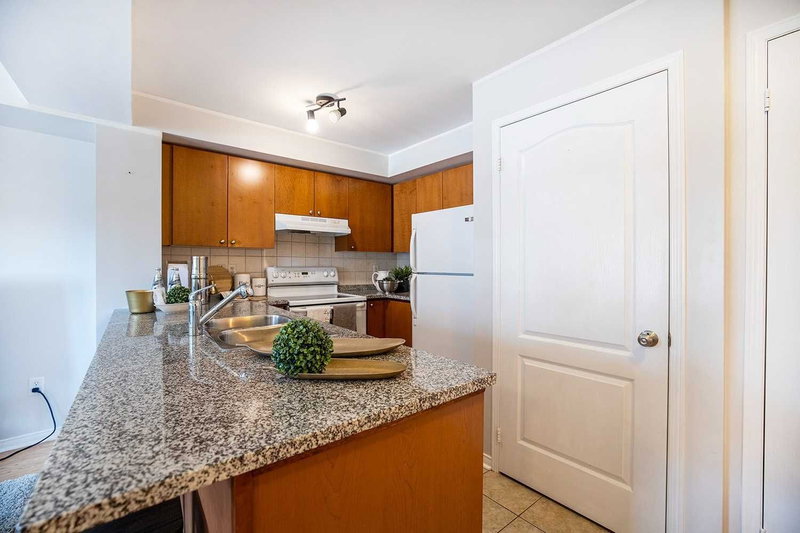 74 - 5050 Intrepid Dr, Mississauga, L5M0E5 | Image 3