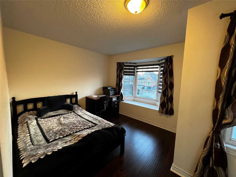 17 Gosling St, Brampton, L6Y0T7 | Image 2