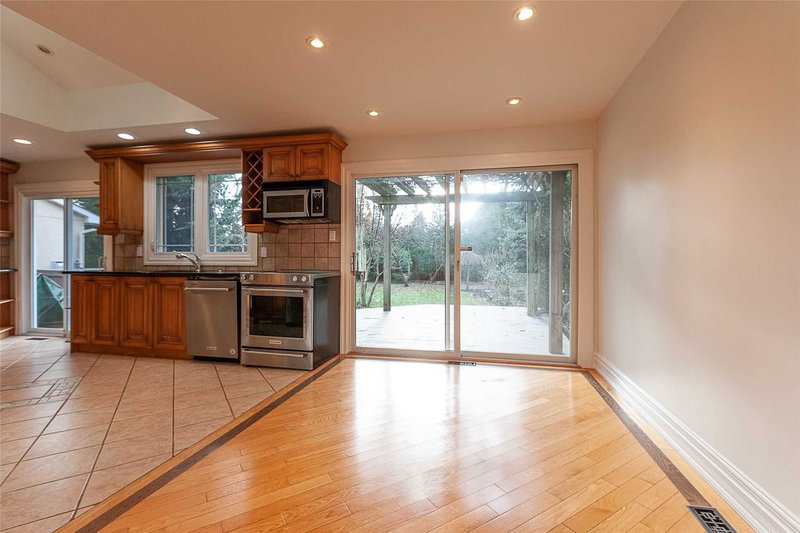 964 Parkland Ave, Mississauga, L5H3H1 | Image 2