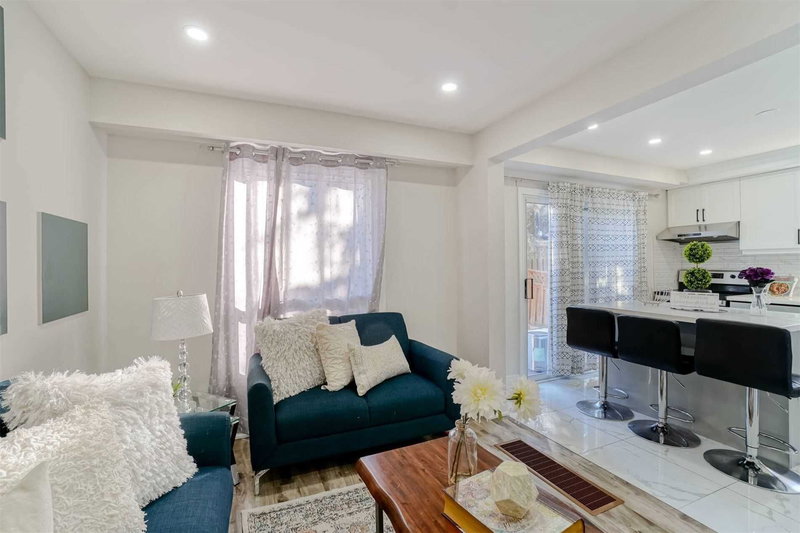 48 Traverston Crt, Brampton, L6Z1C9 | Image 2