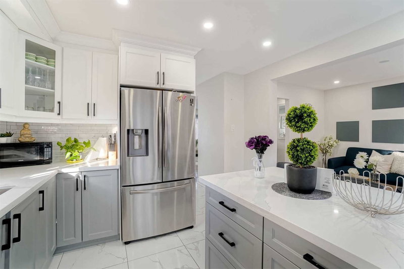 48 Traverston Crt, Brampton, L6Z1C9 | Image 3