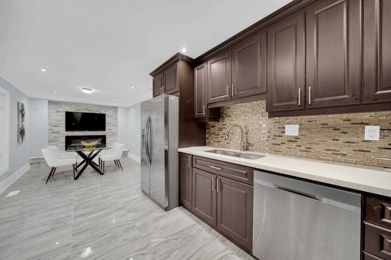 3090 Churchill Ave, Mississauga, L4T1R5 | Image 2